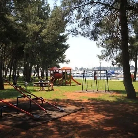 Fuer 4 Personen Ca 45 M In Novigrad, Adriakueste Kroatien Westkueste Von Istrien アパート Karpinjan